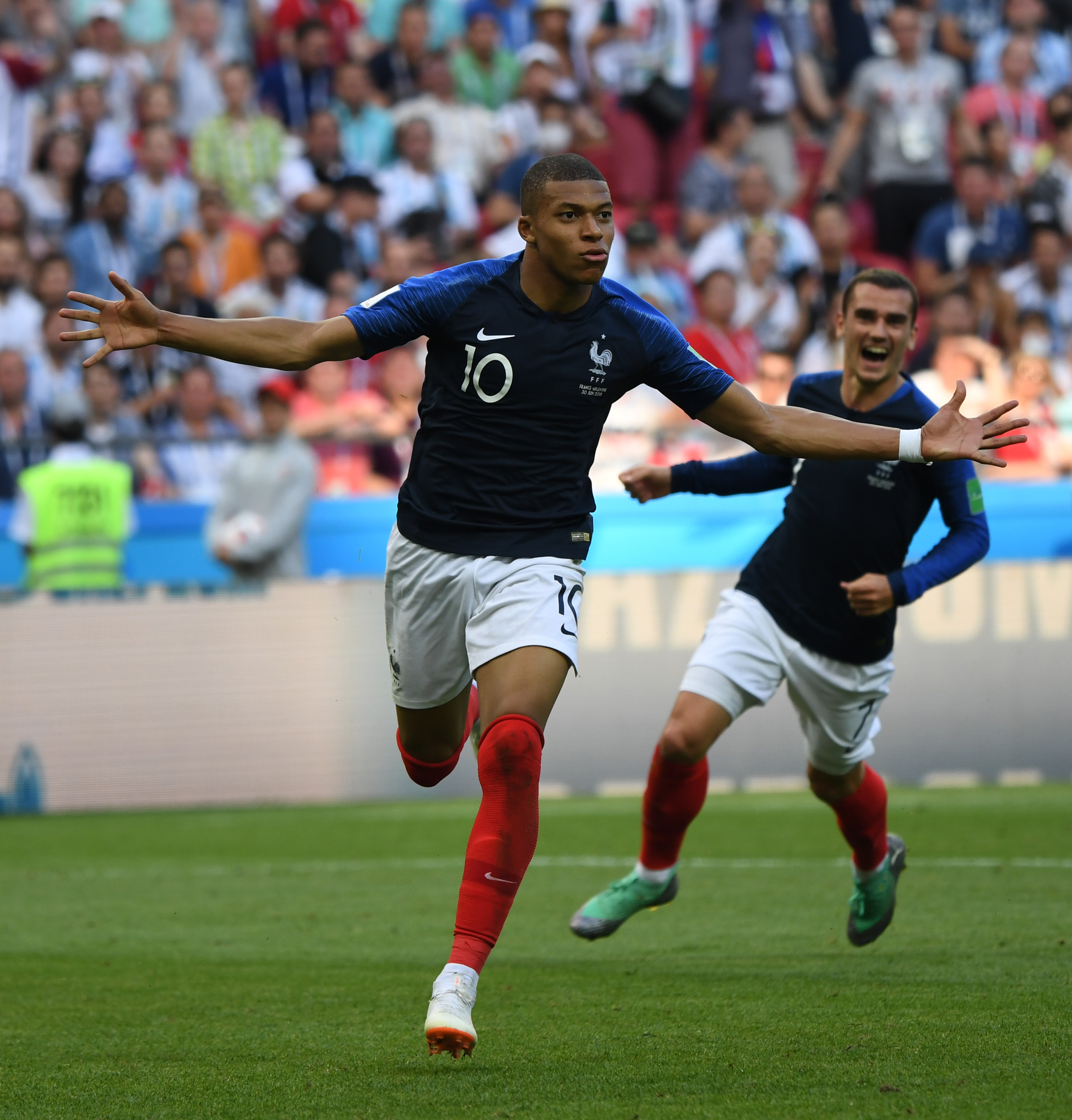 71岁成龙回应衰老：能慢慢变老是幸运（71岁成龙谈衰老：能从容老去是福气）