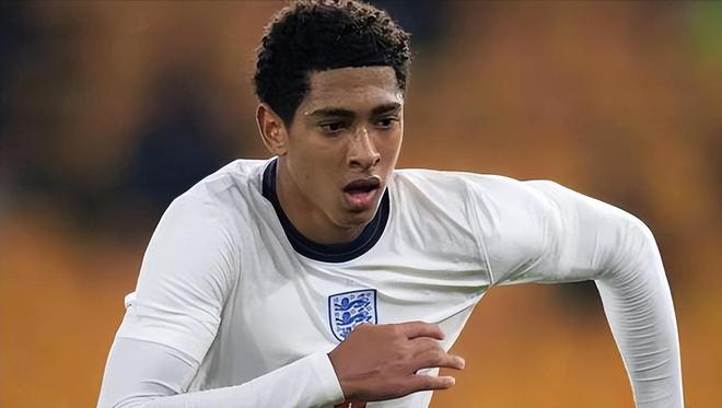 女子篮球联赛赛季精彩进球回顾（本赛季女篮联赛高光进球盘点）