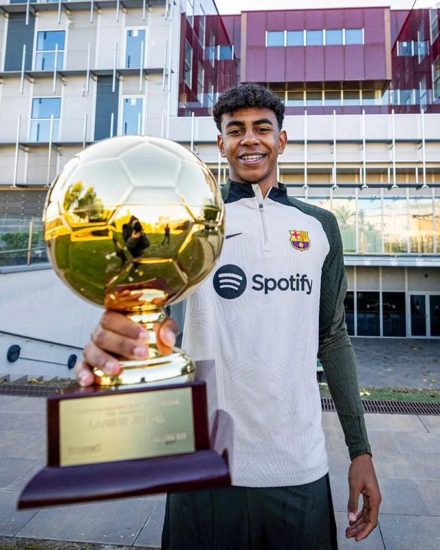 手感冰凉！赵嘉仁7中1仅拿3分1板2助1帽（命中率惨淡！赵嘉仁7投仅中1，拿下3分1板2助1帽）