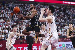 半场战报：那不勒斯1-0尤文，霍伊伦7分钟闪击，内雷斯助攻（半场快讯：那不勒斯1-0领先尤文，霍伊伦7分钟建功，内雷斯献助攻）