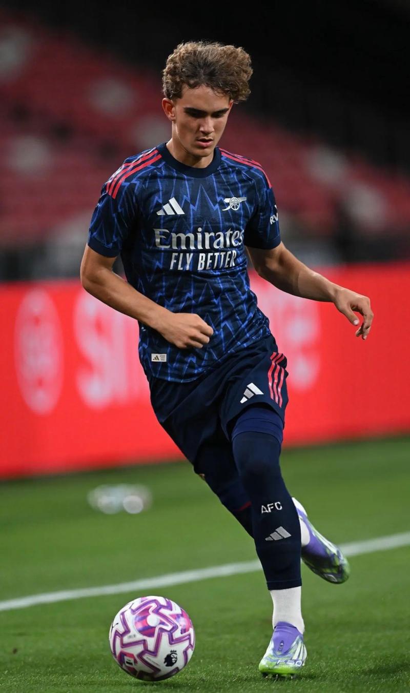 接近神不代表能超越神，科比距离乔丹的差距还是有质的差距（逼近不等于超越：科比与乔丹仍有质的鸿沟）