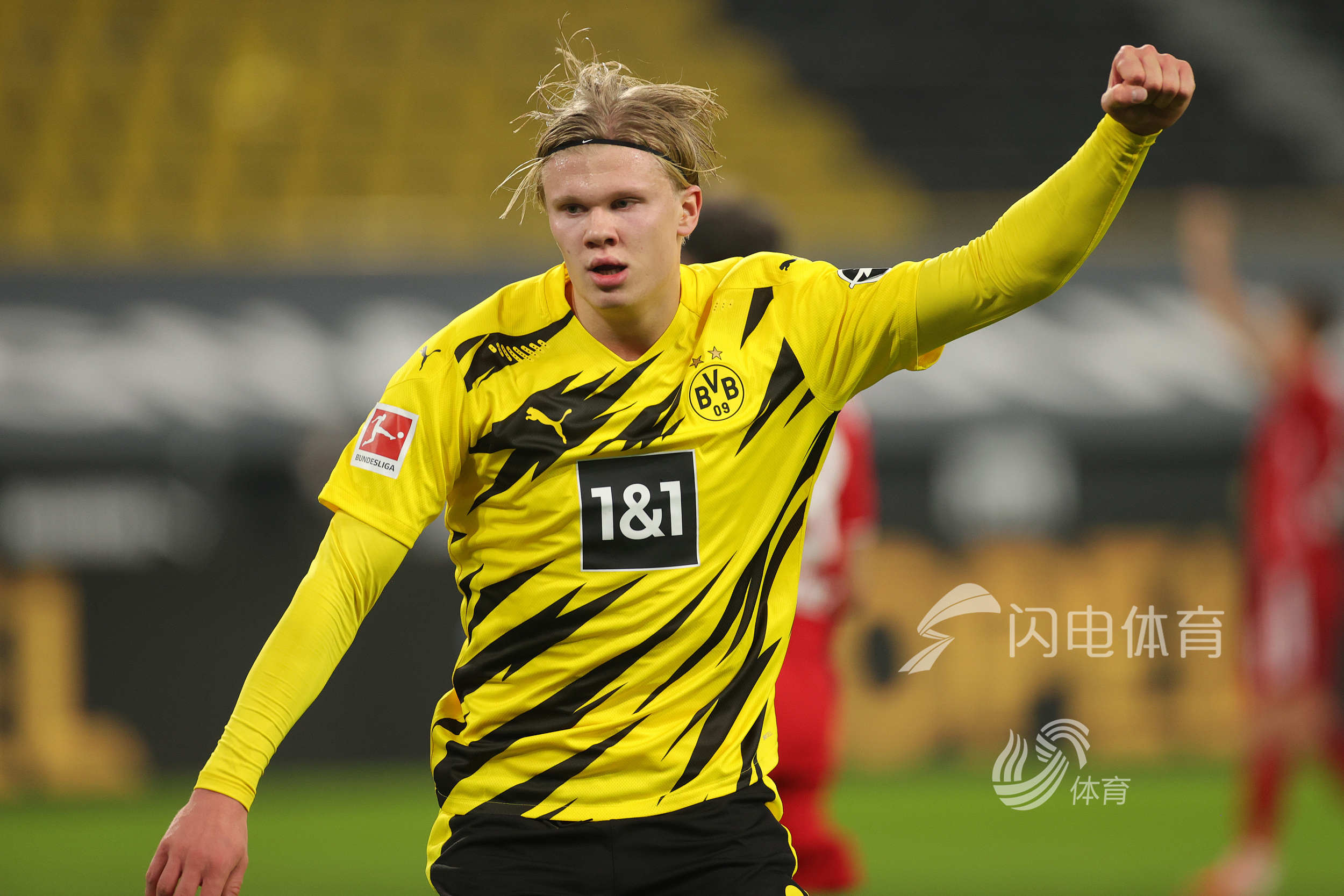 绿茵场上的百年世仇，皇马与巴萨，一场足球背后的政治战争（皇马与巴萨：百年宿敌，球场之外的政治角力）