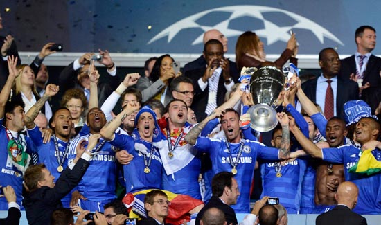 法拉利65亿超湖人勇士！揭秘F1车队比NBA豪门更值钱的真相（65亿身价的法拉利反超湖人、勇士：F1车队为何比NBA豪门更值钱）