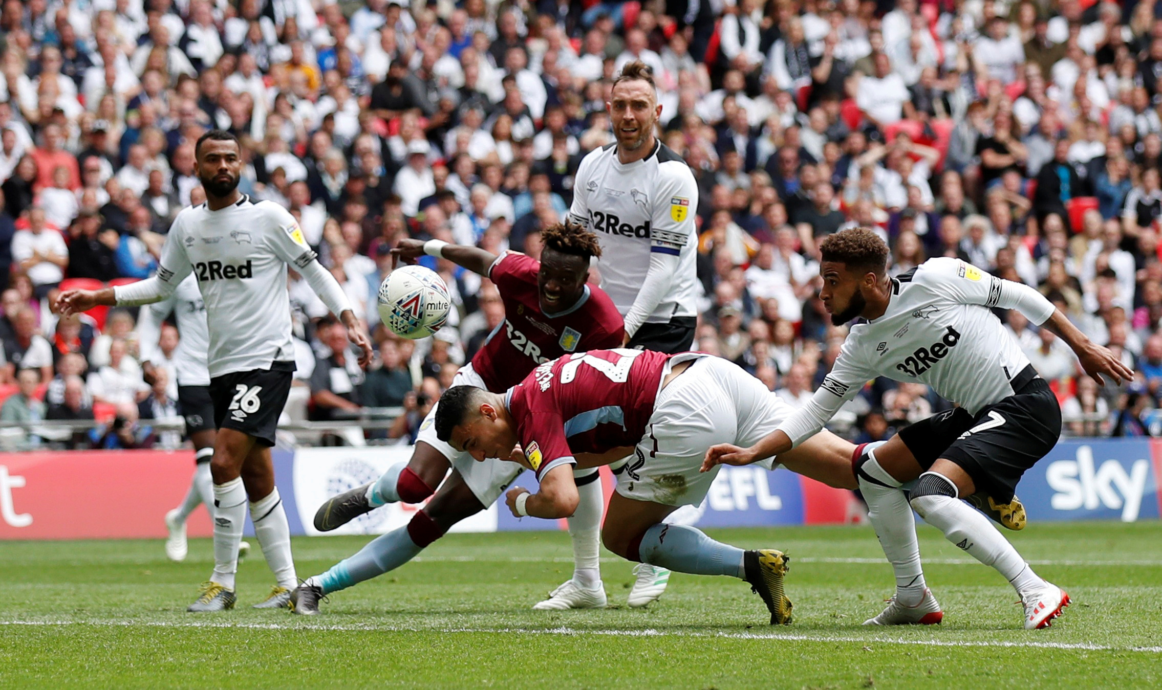 河南1-1云南，阿奇姆彭破门，史成龙送礼恩里克扳平（河南1比1云南，阿奇姆彭先开纪录，史成龙送礼恩里克扳平）