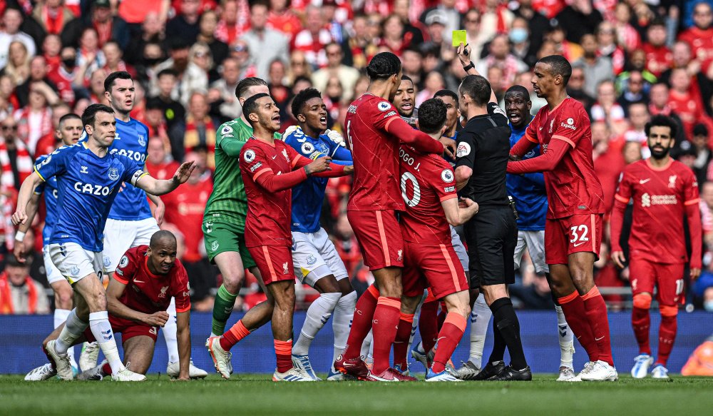 哈兰德的牺牲：曼城3-2绝杀利兹联，他全场仅1射门的背后意义（哈兰德仅1次射门仍成全曼城3-2绝杀利兹：低数据背后的牺牲与价值）